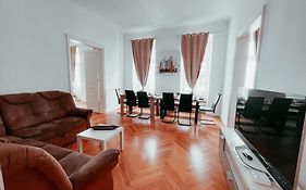 Raimond Apartment Ottakring Top 14
